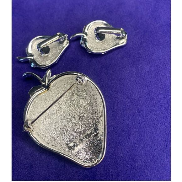 Sarah Coventry Strawberry Brooch and Clip earrings set  in Platinum, Vintage - Picture 2 of 5